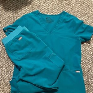 Figs Vibrant Teal Scrub Set